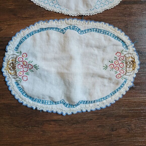 Vintage Lot of 8 Pcs decorated runners dish & fingertip towel dresser scarves - Picture 15 of 16